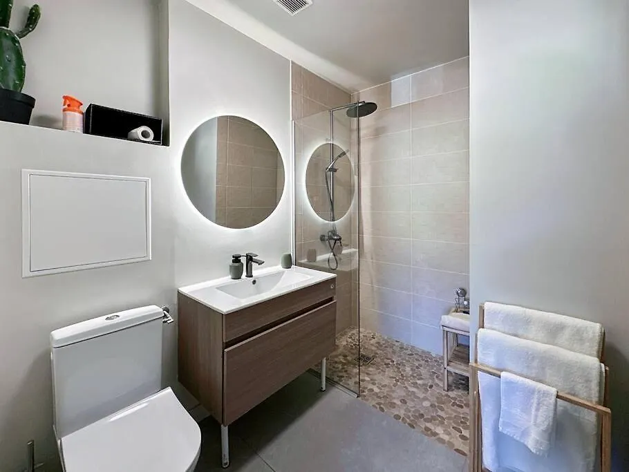 Oligaia, 3 Bdr Apartment Behind The Beach Orient Bay