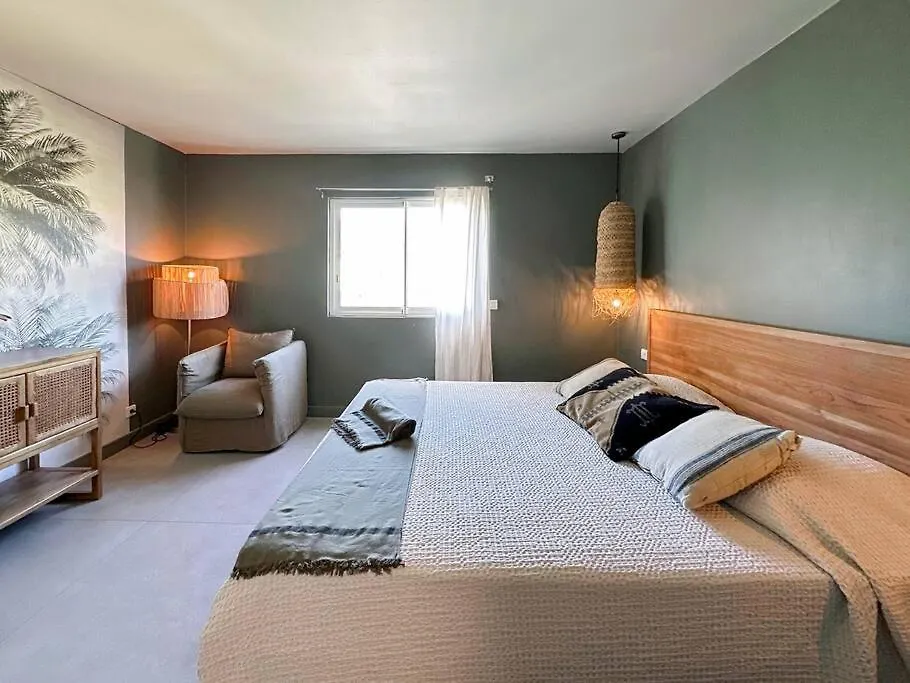 Oligaia, 3 Bdr Apartment Behind The Beach Orient Bay