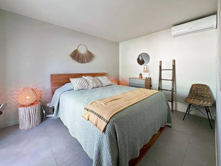 Oligaia, 3 Bdr Apartment Behind The Beach Orient Bay