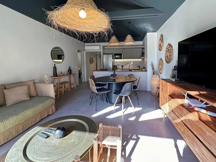Oligaia, 3 Bdr Apartment Behind The Beach Orient Bay